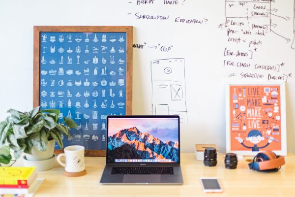 DRY ERASE PAINT MAKES THE HOME OFFICE BOTH A WORKPLACE AND A